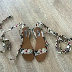 Steve Madden flat sandals,Size 8